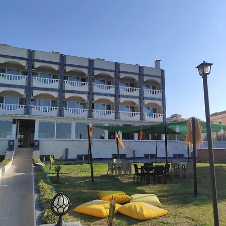 Otel Cunda Basel 3*